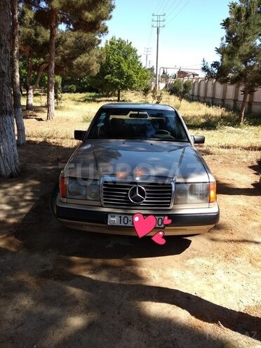 Mercedes E 230 1986, 2,018 km - 2.3 л - Bakı