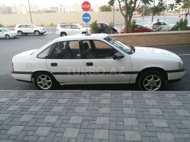 Opel Vectra 1989, 190,000 km - 2.0 l - Bakı