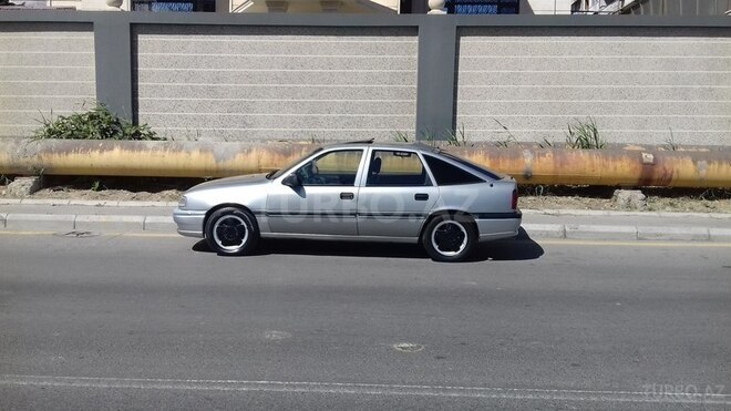 Opel Vectra 1995, 300,000 km - 2.0 l - Bakı