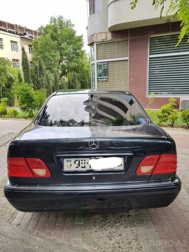 Mercedes E 230 1997, 241,000 km - 2.3 l - Bakı