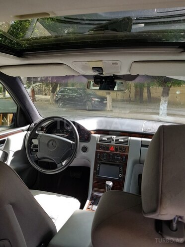 Mercedes E 230 1997, 241,000 km - 2.3 l - Bakı