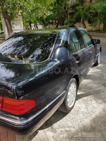 Mercedes E 230 1997, 241,000 km - 2.3 l - Bakı