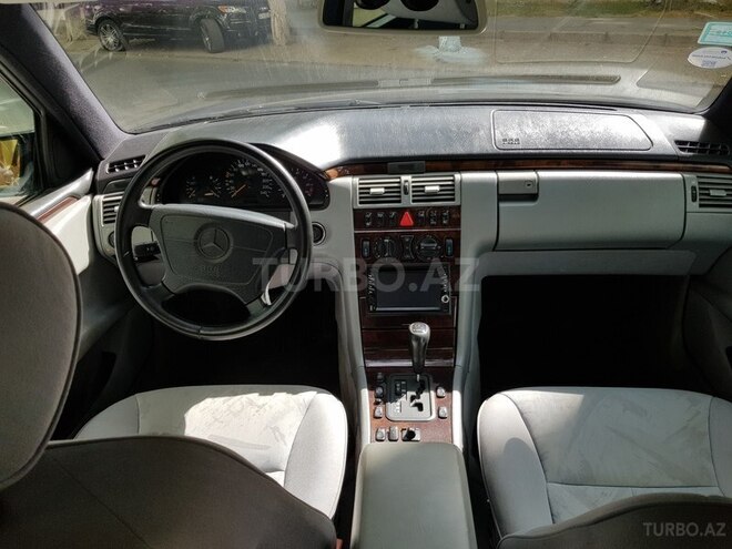 Mercedes E 230 1997, 241,000 km - 2.3 l - Bakı