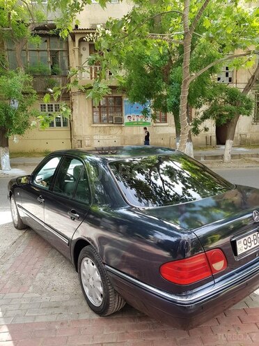 Mercedes E 230 1997, 241,000 km - 2.3 l - Bakı