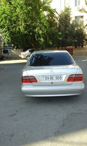Mercedes E 220 2001, 310,000 km - 2.2 l - Bakı