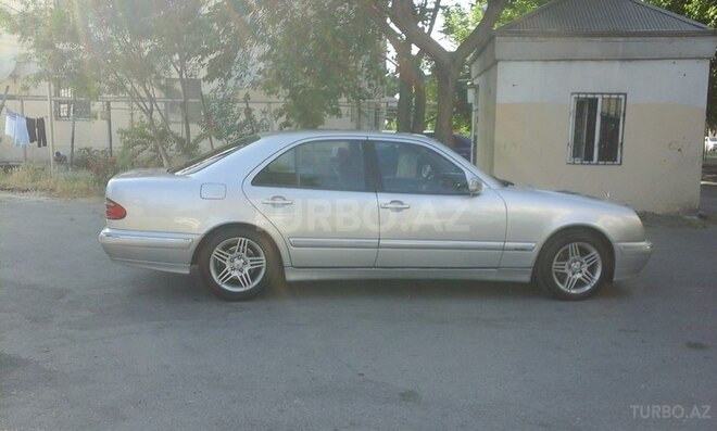 Mercedes E 220 2001, 310,000 km - 2.2 l - Bakı