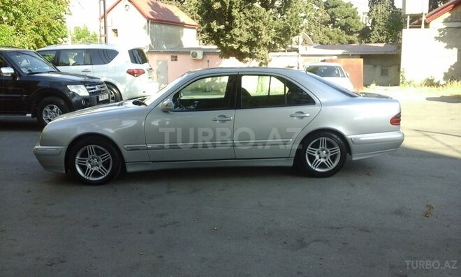 Mercedes E 220 2001, 310,000 km - 2.2 l - Bakı