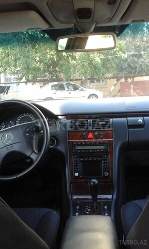 Mercedes E 220 2001, 310,000 km - 2.2 l - Bakı