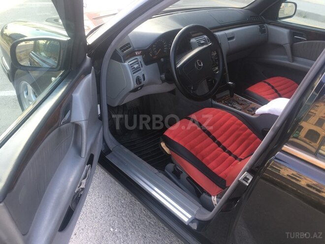 Mercedes E 240 1999, 320,000 km - 2.4 l - Bakı