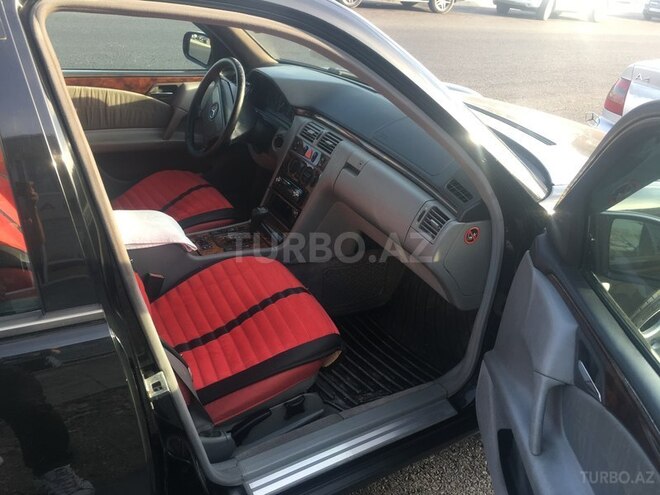 Mercedes E 240 1999, 320,000 km - 2.4 l - Bakı