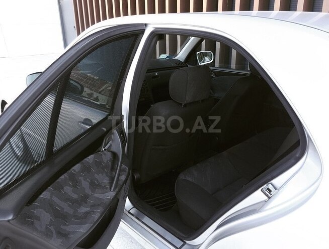 Mercedes E 240 2000, 244,000 km - 2.4 l - Bakı