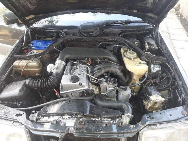 Mercedes E 250 1994, 230,000 km - 2.5 л - Salyan