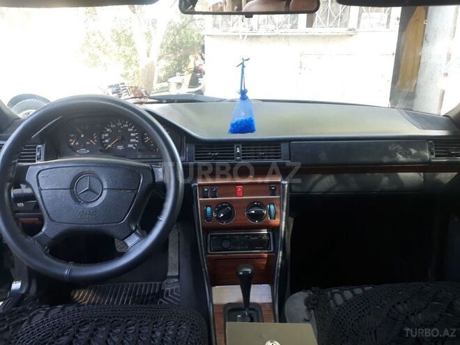 Mercedes E 250 1994, 230,000 km - 2.5 л - Salyan