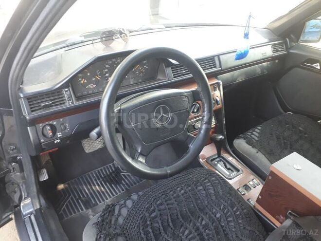 Mercedes E 250 1994, 230,000 km - 2.5 л - Salyan