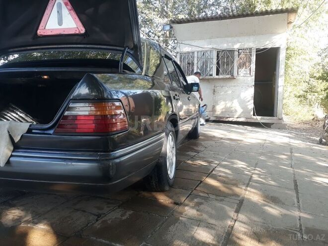 Mercedes E 250 1994, 230,000 km - 2.5 л - Salyan
