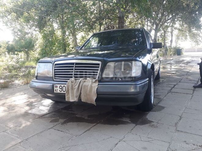 Mercedes E 250 1994, 230,000 km - 2.5 л - Salyan