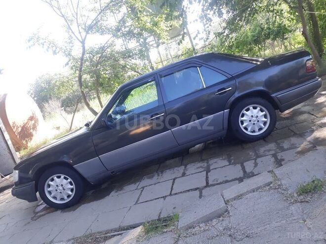 Mercedes E 250 1994, 230,000 km - 2.5 л - Salyan