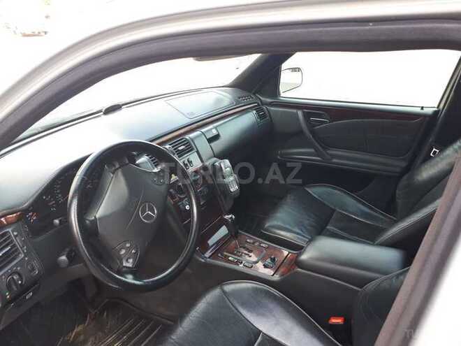 Mercedes E 280 2001, 352,414 km - 2.8 l - Bakı