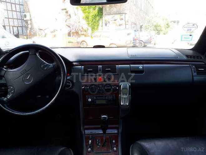 Mercedes E 280 2001, 352,414 km - 2.8 l - Bakı