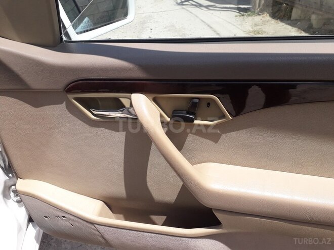 Mercedes C 220 1996, 258,000 km - 2.2 л - Sumqayıt