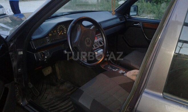 Mercedes E 220 1995, 265,350 km - 2.2 l - Bakı