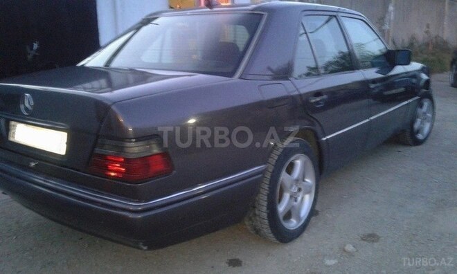 Mercedes E 220 1995, 265,350 km - 2.2 l - Bakı