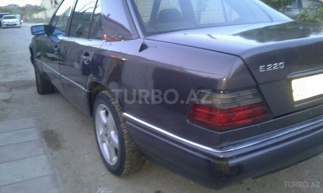 Mercedes E 220 1995, 265,350 km - 2.2 l - Bakı