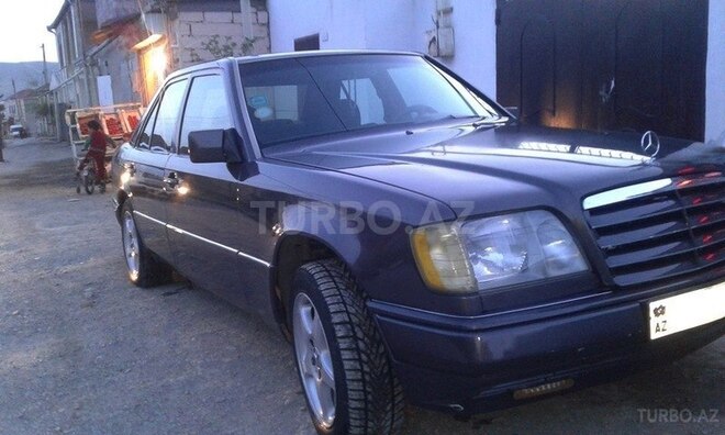 Mercedes E 220 1995, 265,350 km - 2.2 l - Bakı