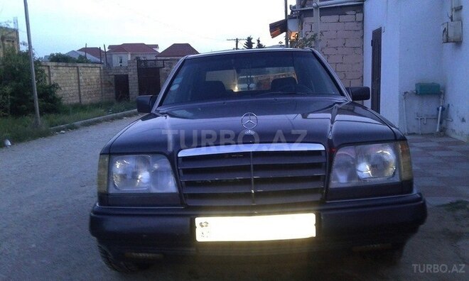 Mercedes E 220 1995, 265,350 km - 2.2 l - Bakı