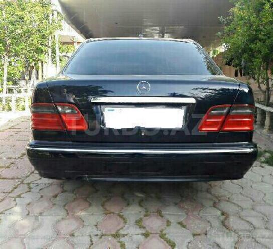 Mercedes E 240 2000, 298,000 km - 2.4 л - Bakı
