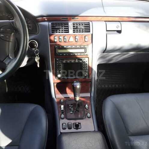 Mercedes E 240 2000, 298,000 km - 2.4 л - Bakı
