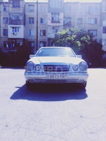 Mercedes E 280 1999, 260,000 km - 2.8 l - Bakı