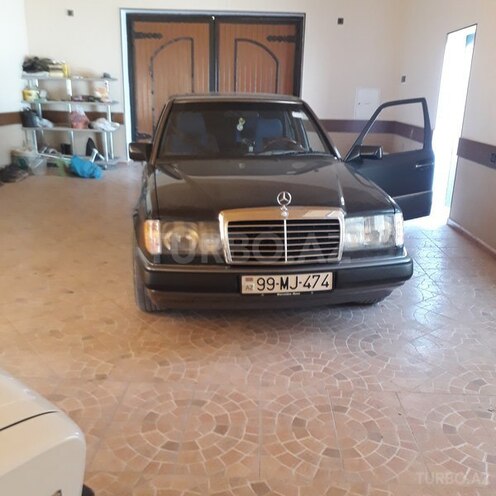 Mercedes E 230 1990, 195,000 km - 0.4 l - Bakı