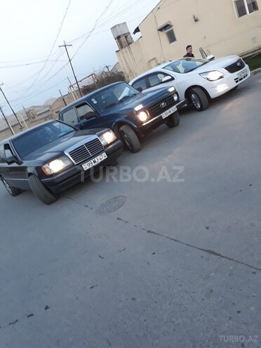 Mercedes E 230 1990, 195,000 km - 0.4 l - Bakı