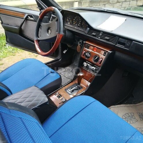 Mercedes E 230 1990, 195,000 km - 0.4 l - Bakı