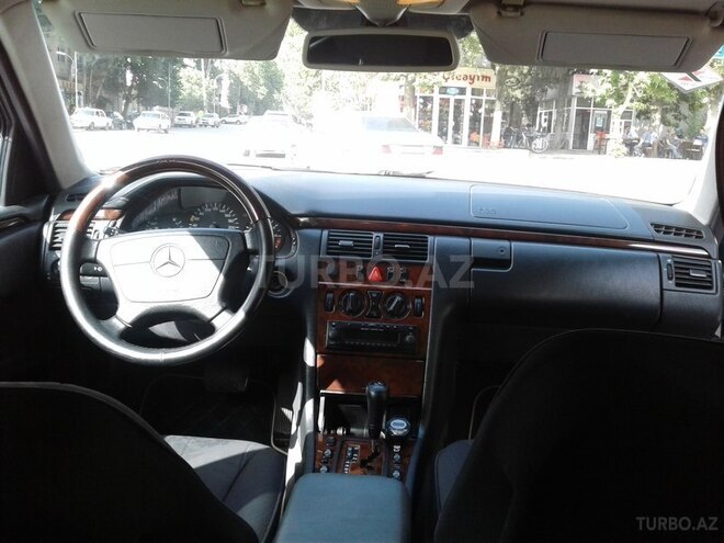 Mercedes E 200 1999, 217,852 km - 0.2 л - Yevlax