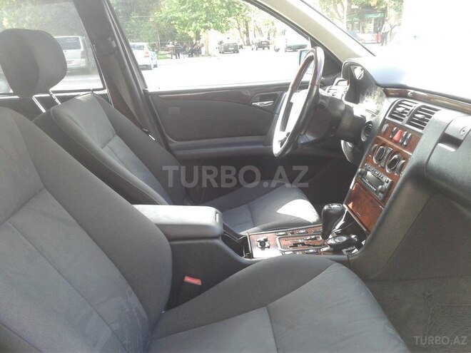 Mercedes E 200 1999, 217,852 km - 0.2 л - Yevlax