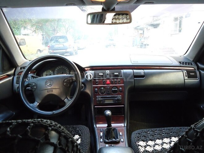 Mercedes E 220 2000, 204,767 km - 2.2 л - Bakı