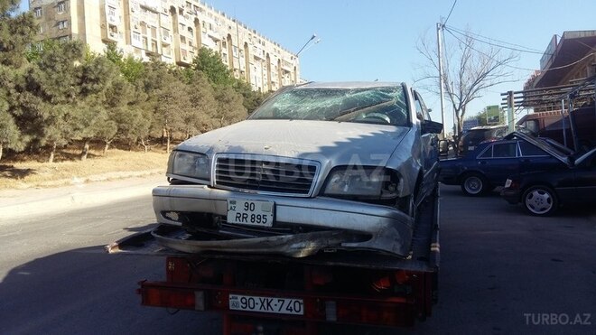 Mercedes C 220 2000, 440,000 km - 2.2 l - Bakı