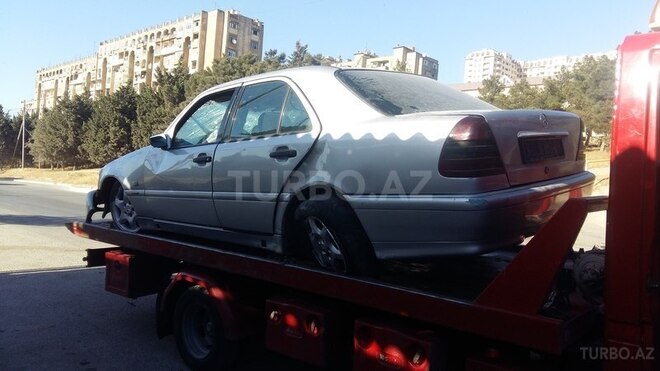 Mercedes C 220 2000, 440,000 km - 2.2 l - Bakı