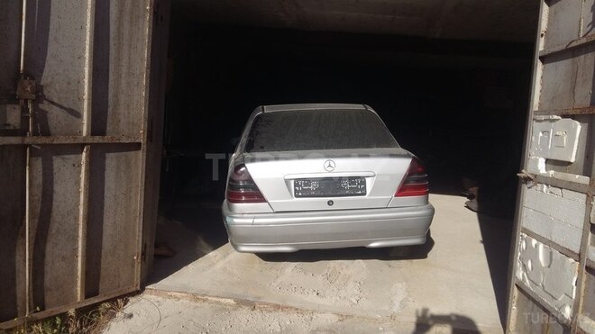 Mercedes C 220 2000, 440,000 km - 2.2 l - Bakı