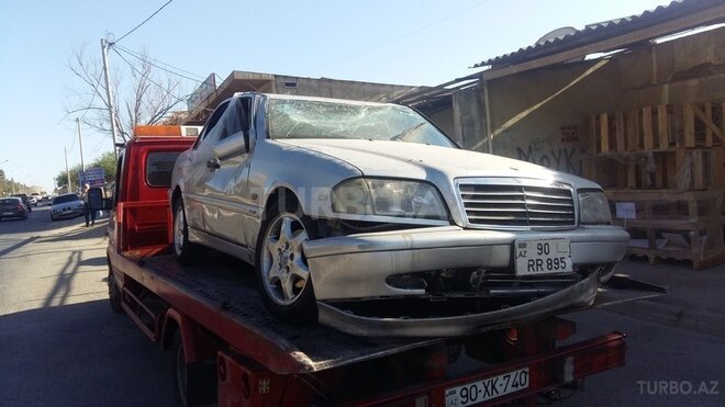 Mercedes C 220 2000, 440,000 km - 2.2 l - Bakı