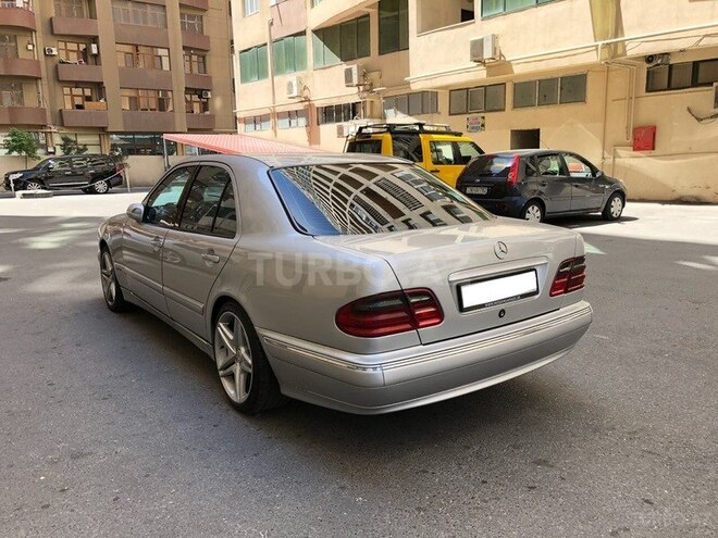 Mercedes E 220 2000, 250,000 km - 2.2 l - Bakı
