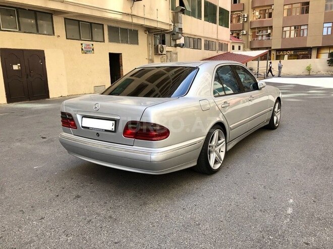 Mercedes E 220 2000, 250,000 km - 2.2 l - Bakı