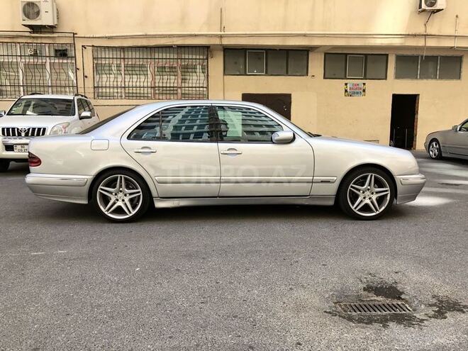 Mercedes E 220 2000, 250,000 km - 2.2 l - Bakı