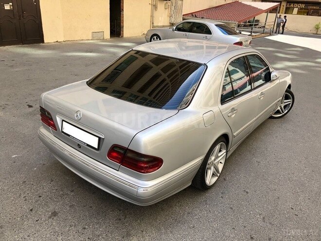Mercedes E 220 2000, 250,000 km - 2.2 l - Bakı