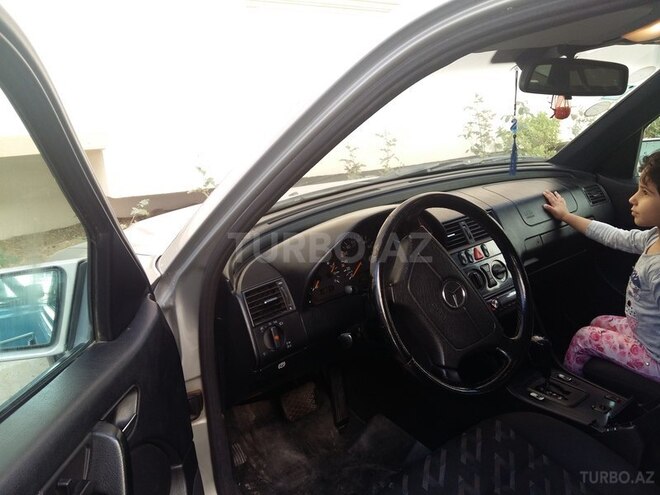 Mercedes C 220 2000, 293,000 km - 0.3 l - Bakı