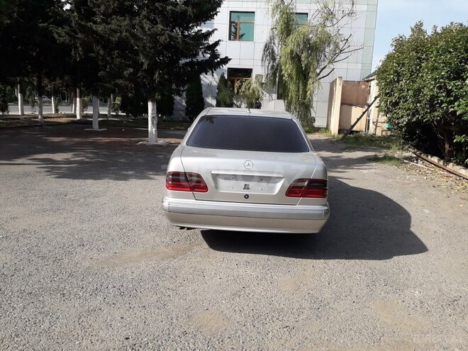 Mercedes E 220 2000, 289,000 km - 2.2 л - Şəmkir