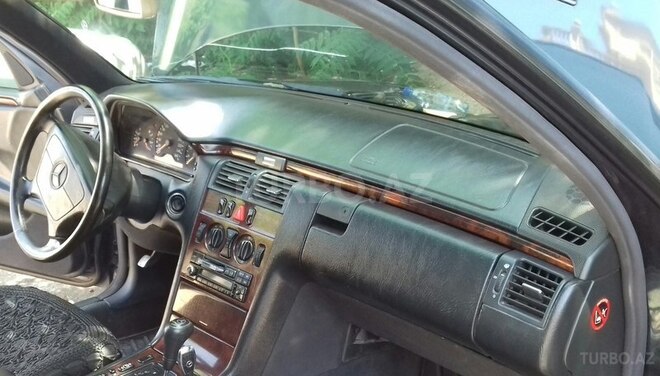 Mercedes E 280 1998, 286,635 km - 2.8 l - Bakı
