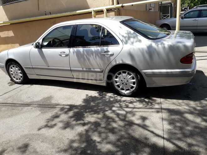 Mercedes E 240 2001, 265,000 km - 2.4 l - Bakı